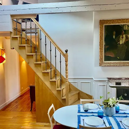Charming In Apartment Paris